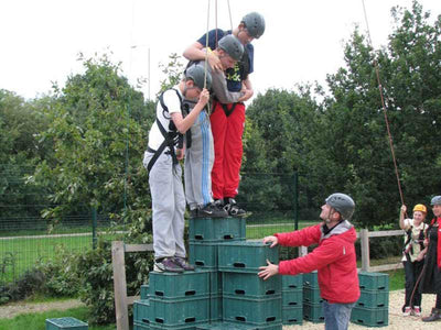 Caja apilable para actividades y aventuras
